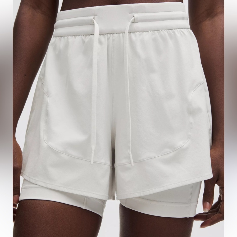 SLNSH Lululemon Women's Light Vapor Swift 2-in-1 High-Rise 6" Short (Size XS)